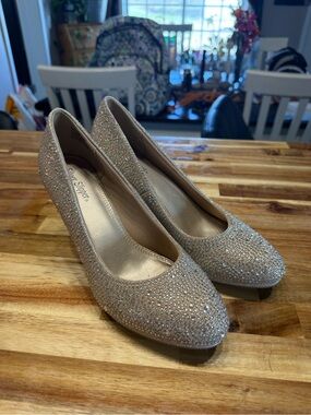 Glitter Crystal Pumps in Champagne - Silver Stiletto-Inspired Heels